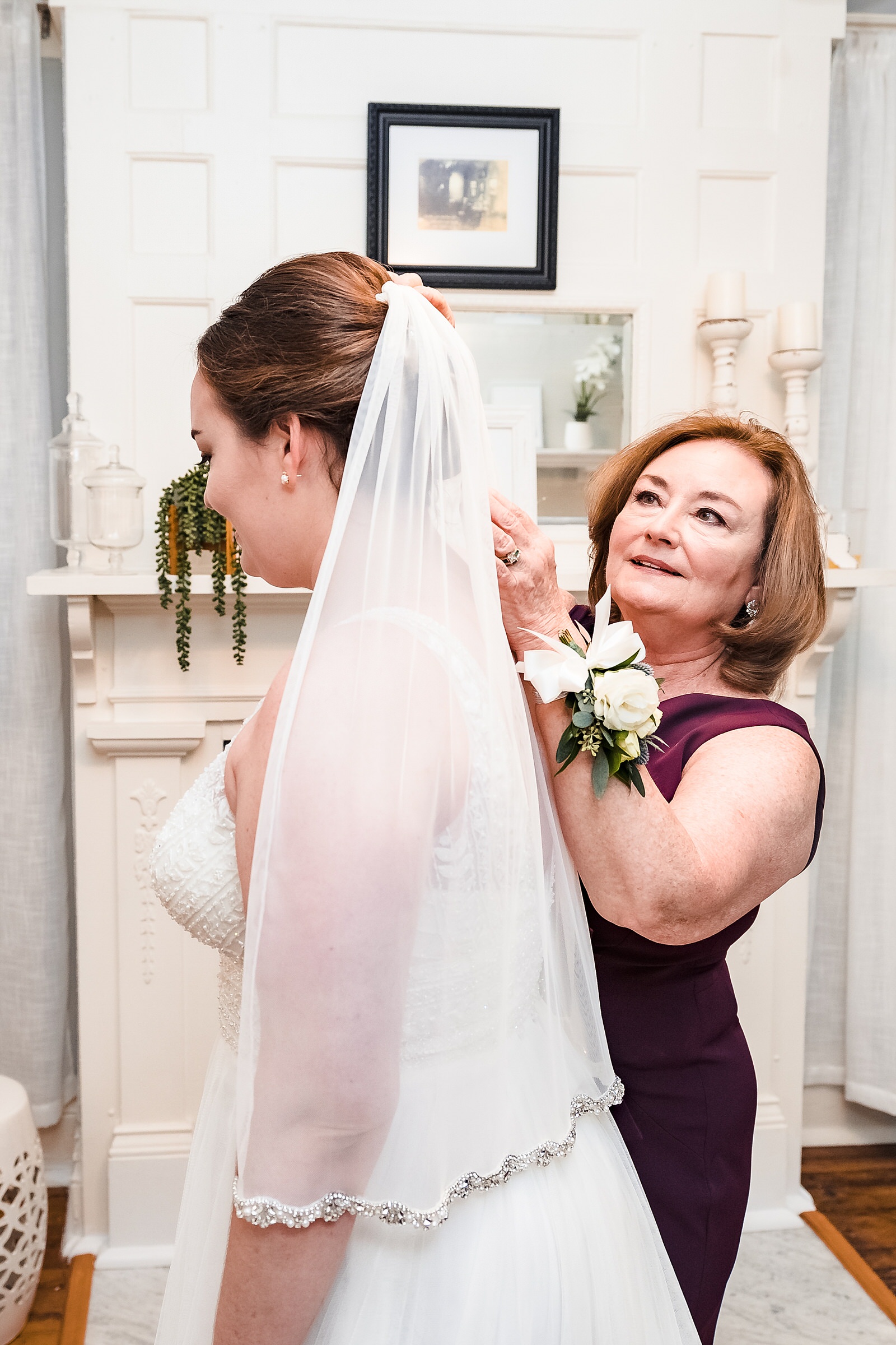 Mother of the bride puts on her daughter's wedding veil