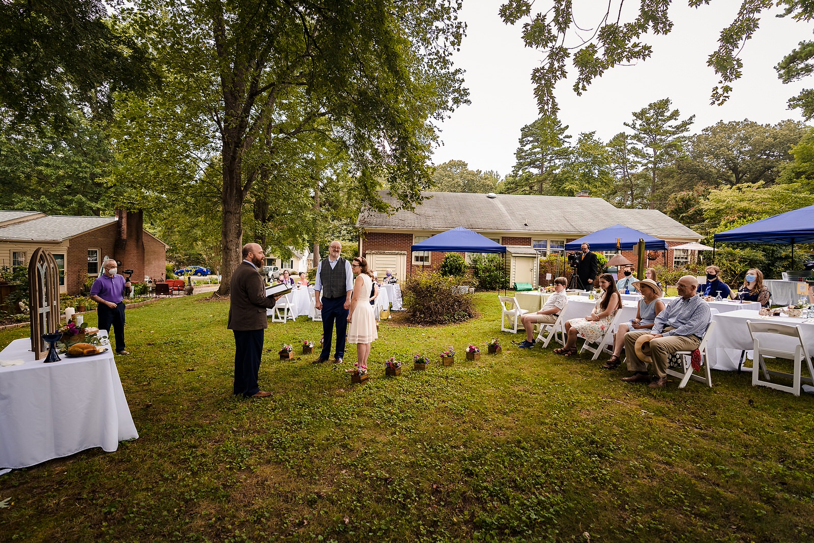 Casual backyard wedding during a worldwide pandemic