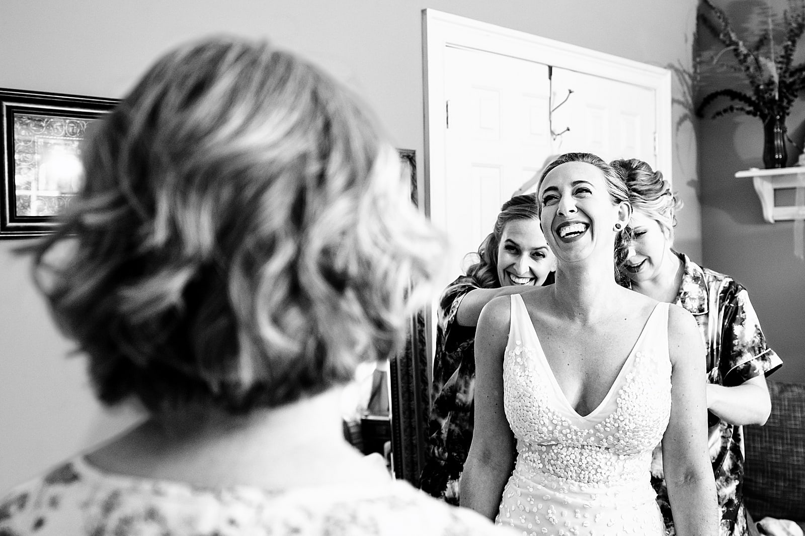 bride gets ready at the chapel hill carriage house | photos by Kivus and Camera