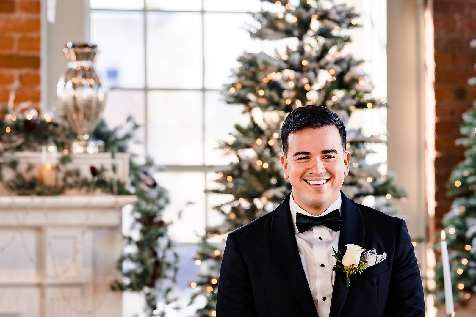 The groom's reaction at this Christmas wedding is so sweet