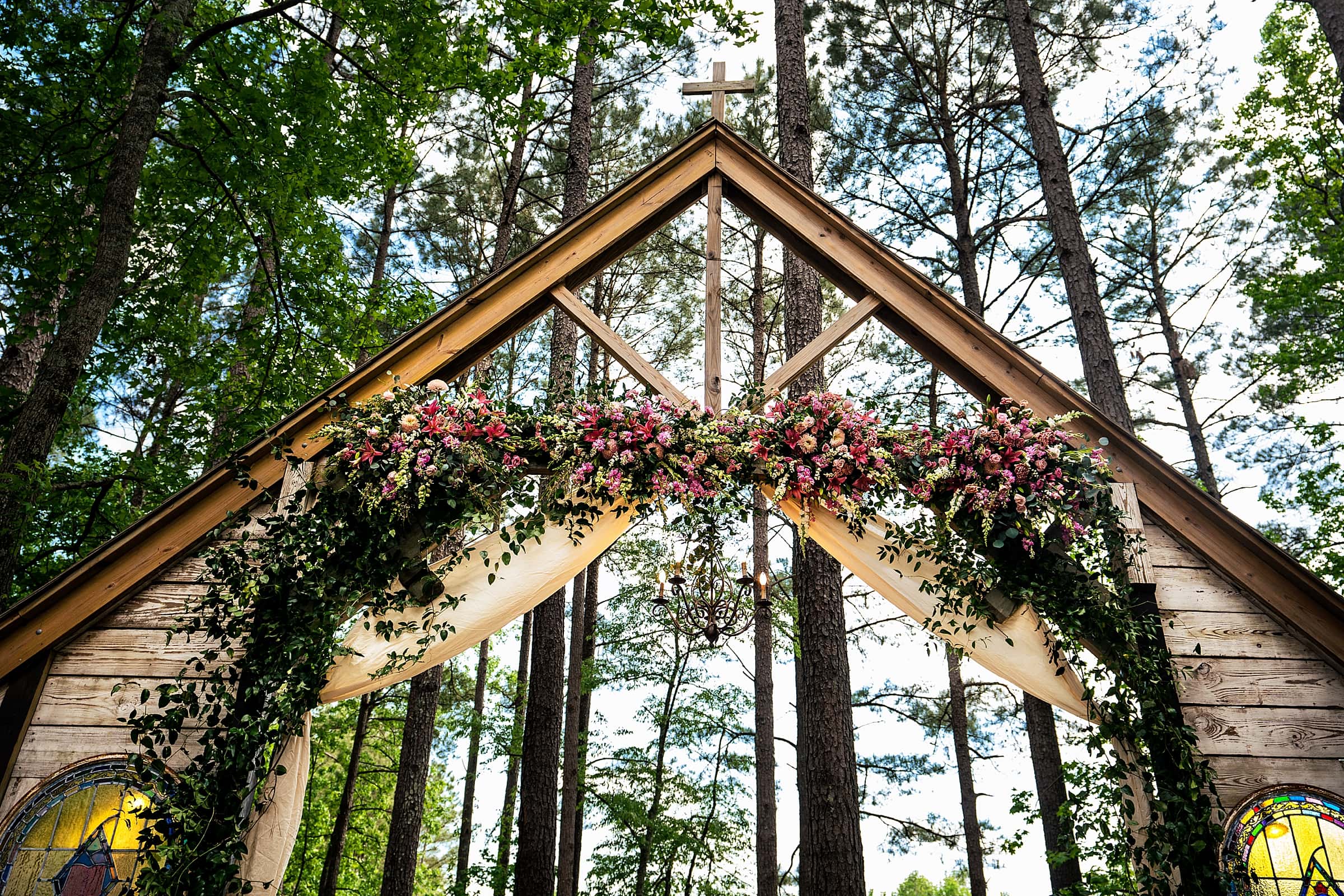 Florals at an outdoor chapel
