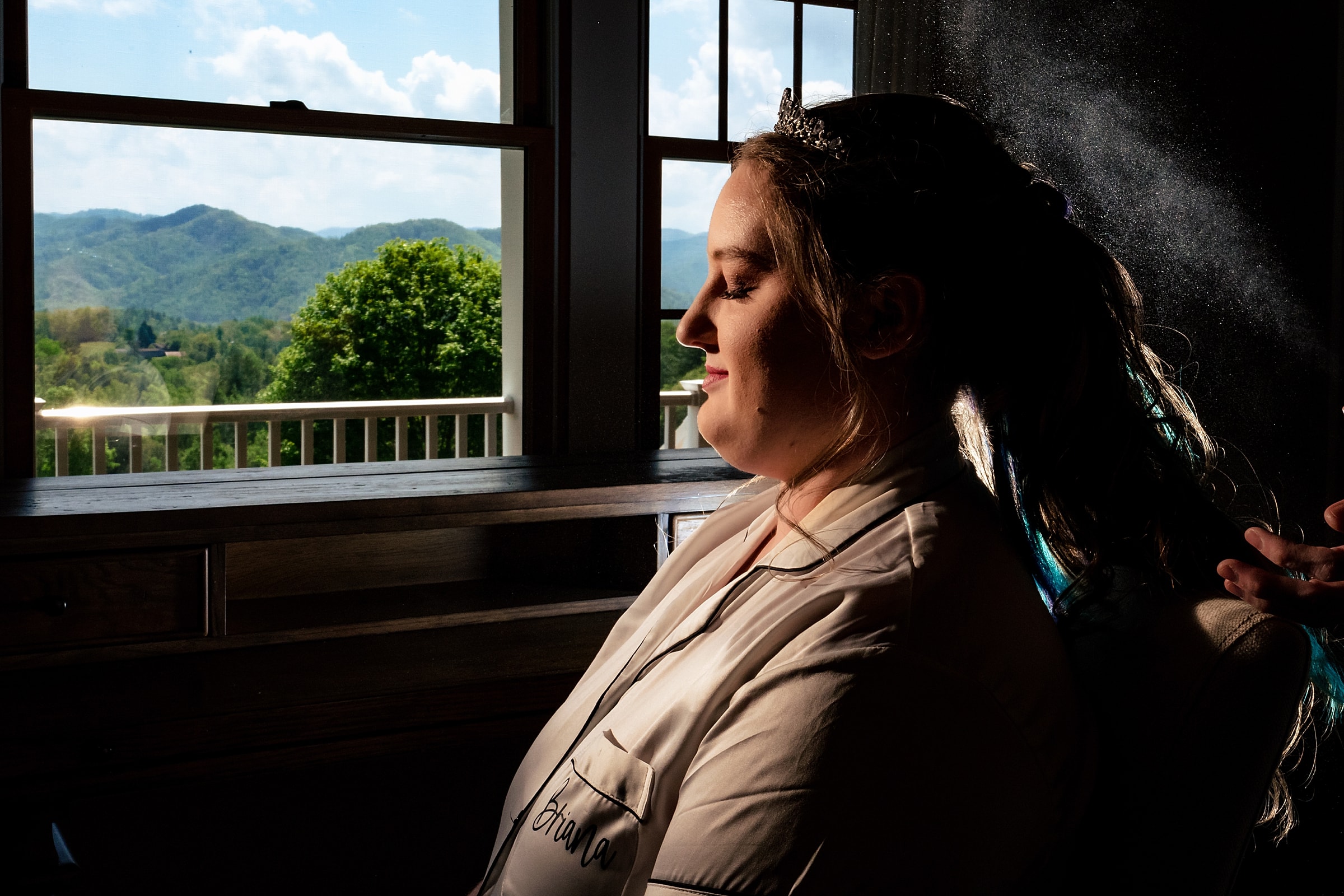 Bride gets ready for her wedding in the Asheville, NC mountains
