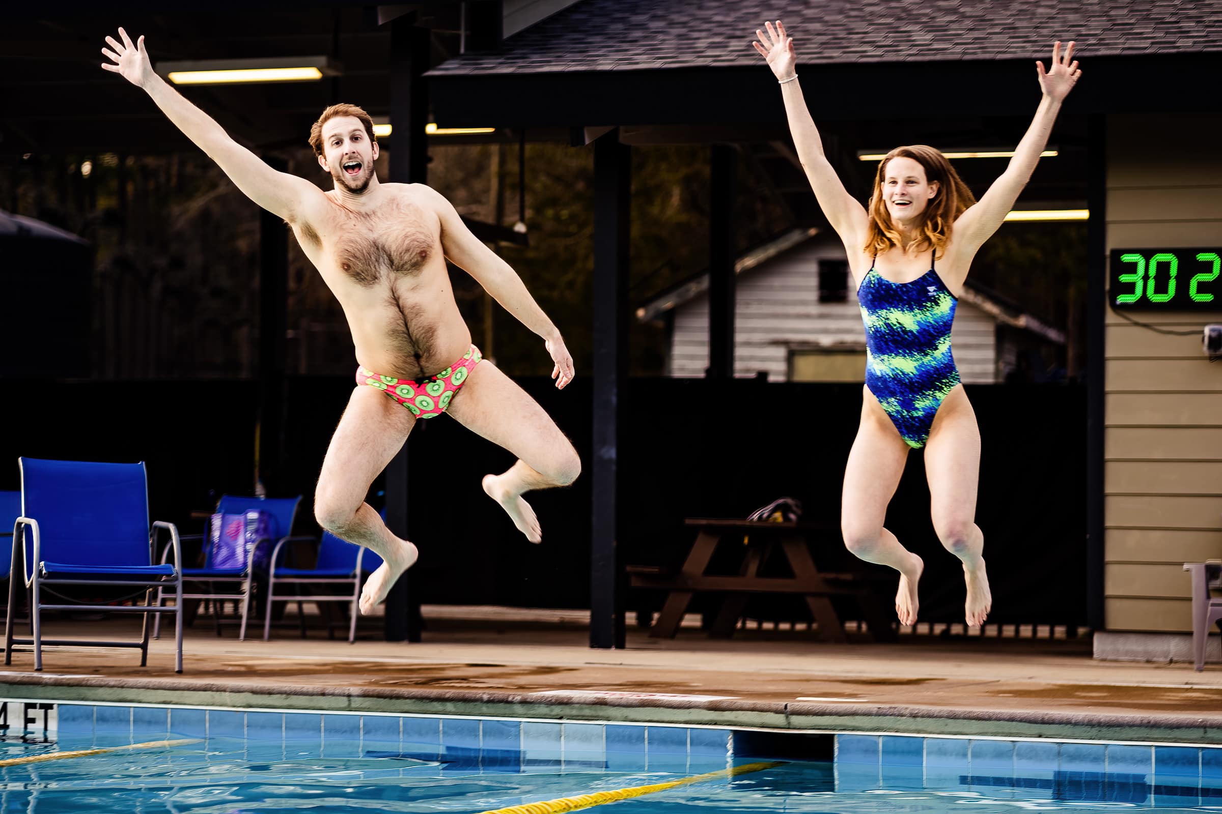Love to swim? Jump in for a swimming pool engagement photo session | photos by Kivus & Camera