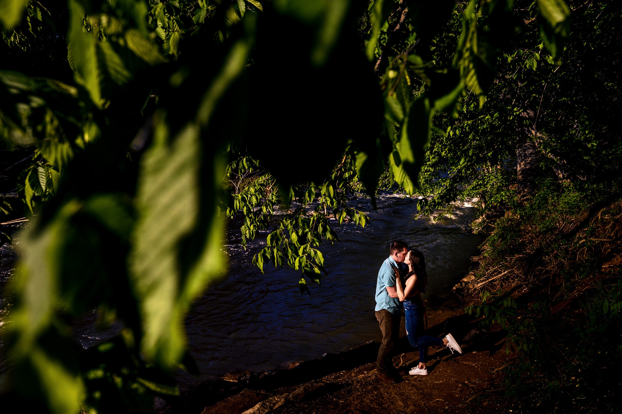 couple embraces on the banks of the Eno River in Durham, North Carolina | photo by Kivus & Camera