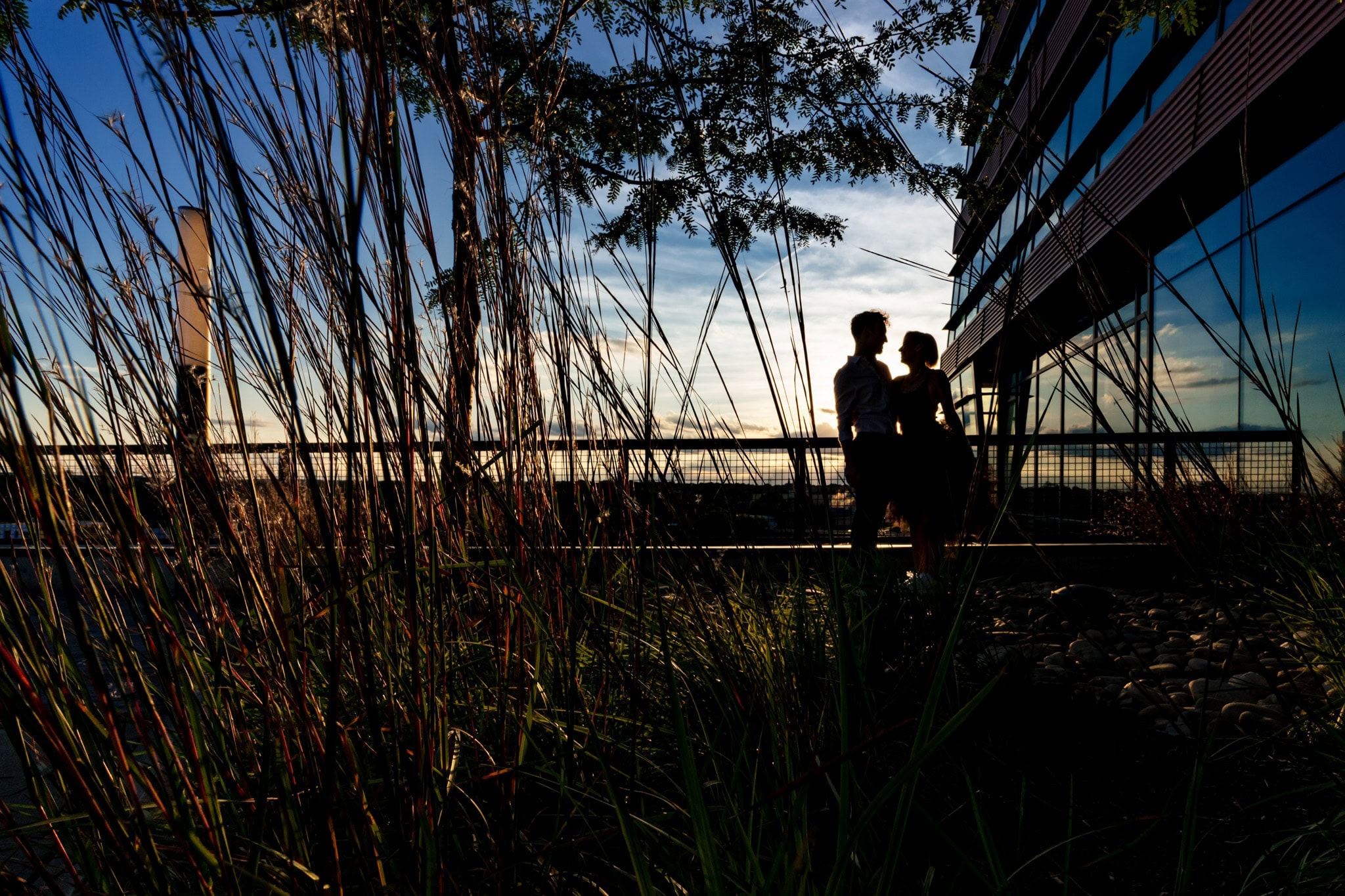 love a good silhouette as part of engagement or wedding photos | photos by Kivus & Camera