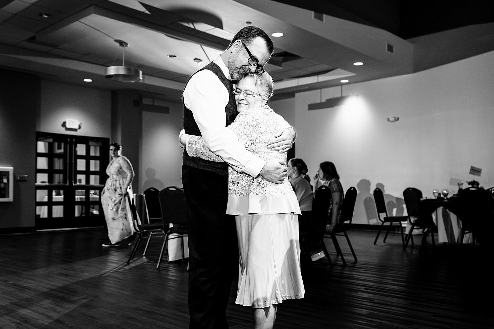 emotional mother son dance!