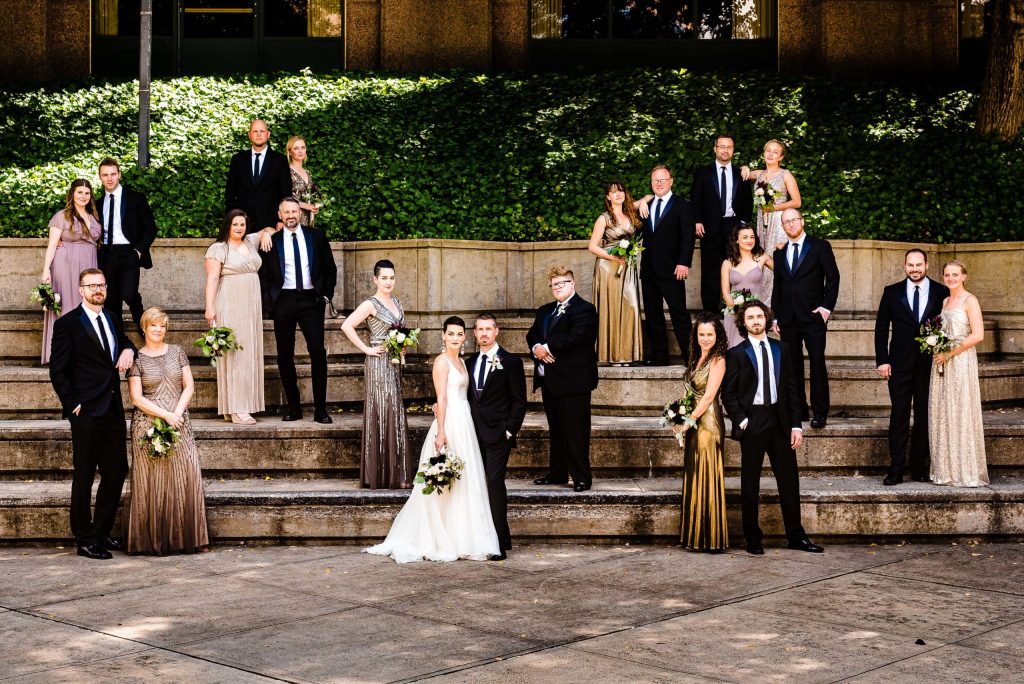 large wedding party - group photo tips