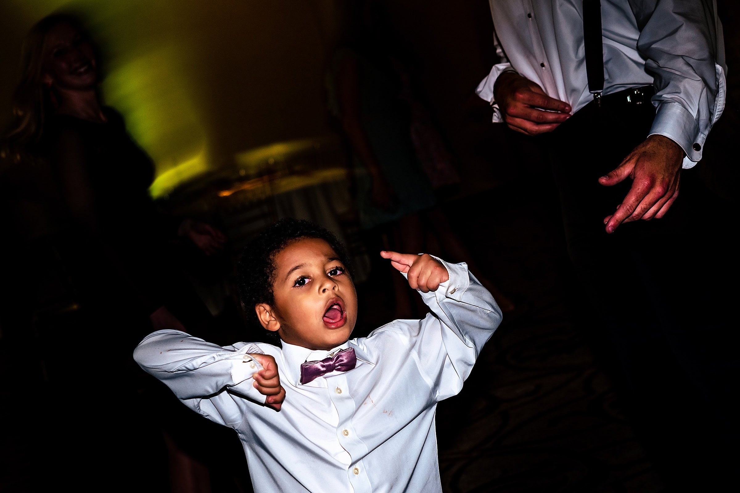 Fun dance floor at a wedding with lots of 90s hiphop and R&B | photos by Kivus & Camera