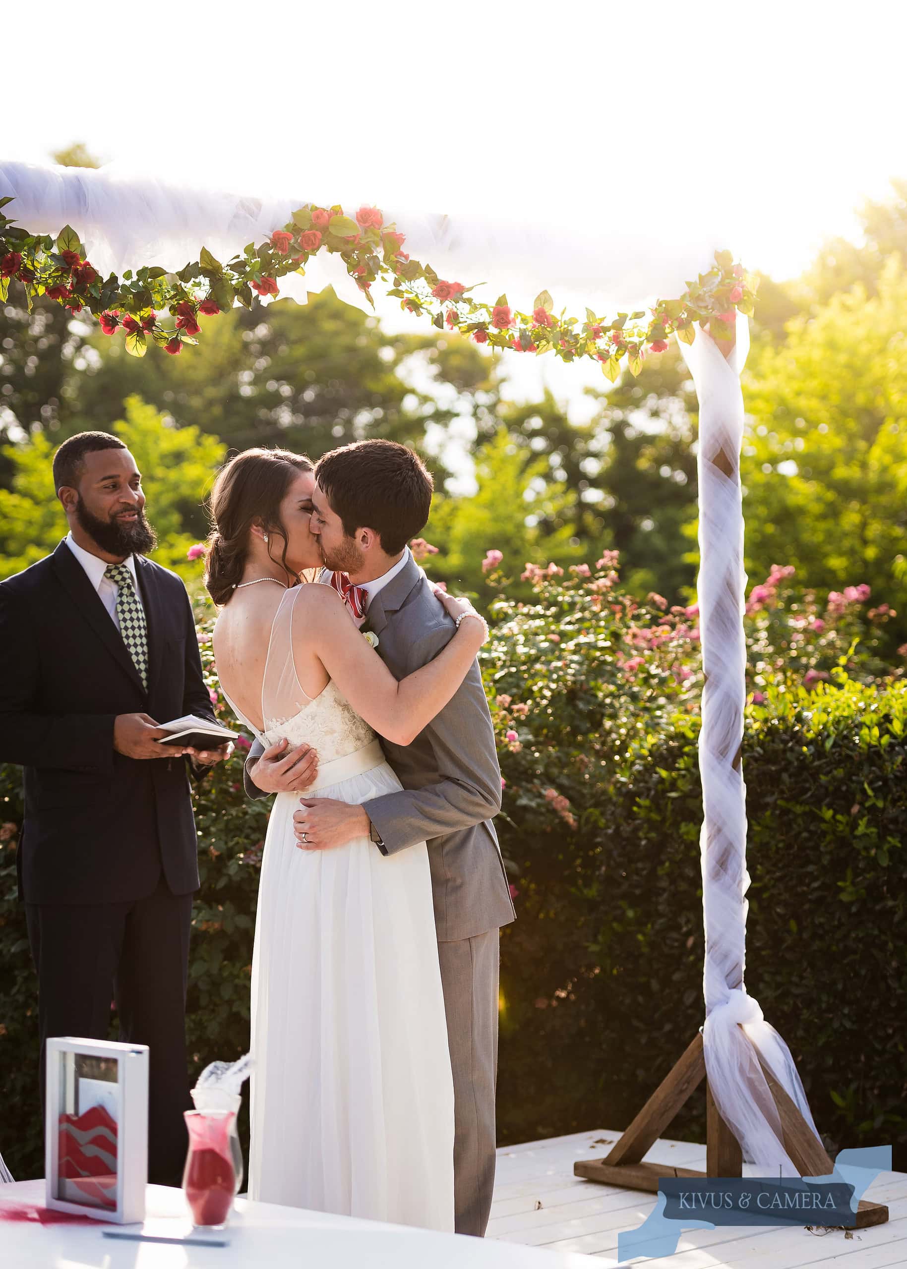 Wedding first kiss dip