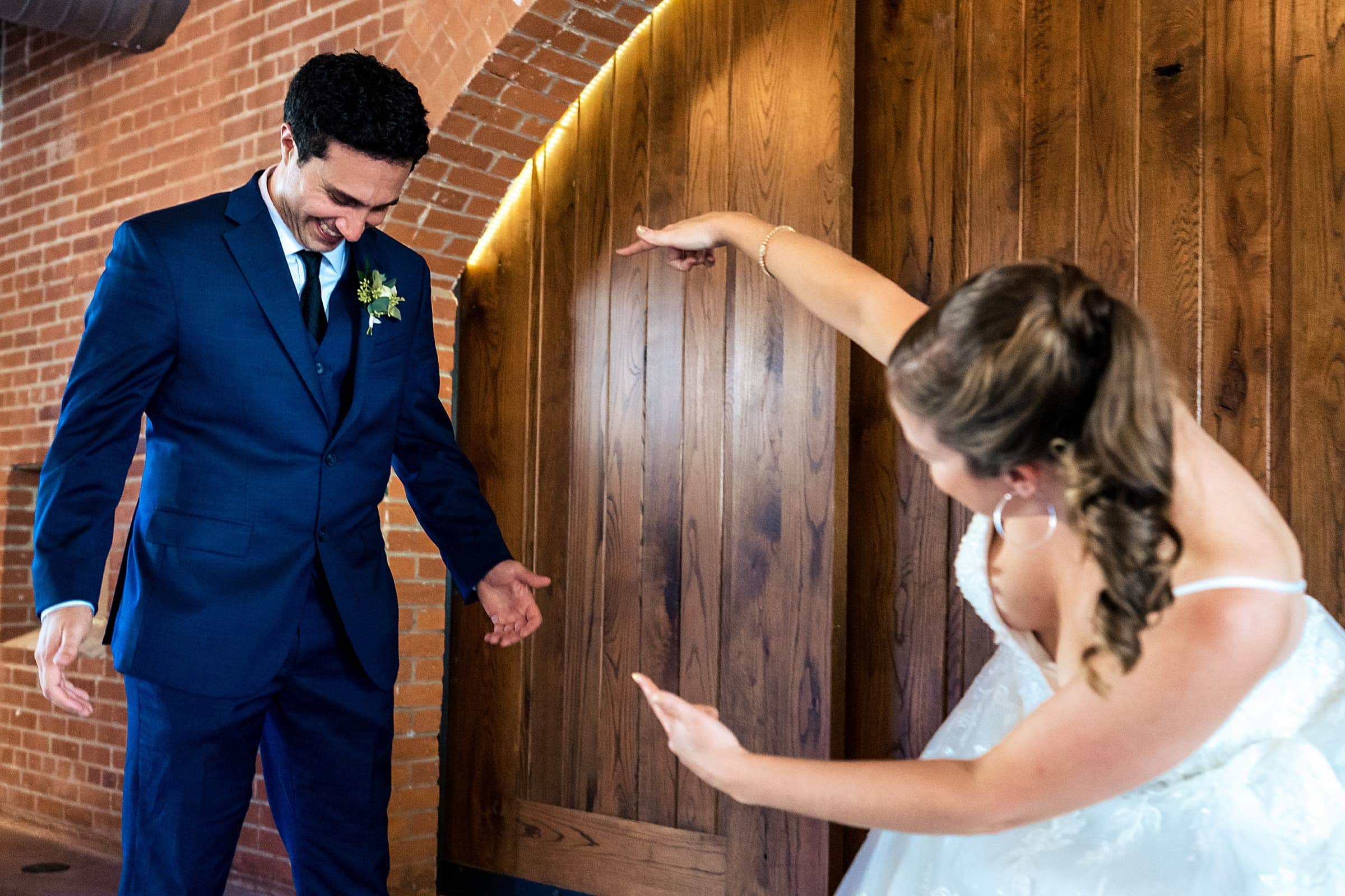 absolutely loved the reactions at this first look at this Cookery Wedding