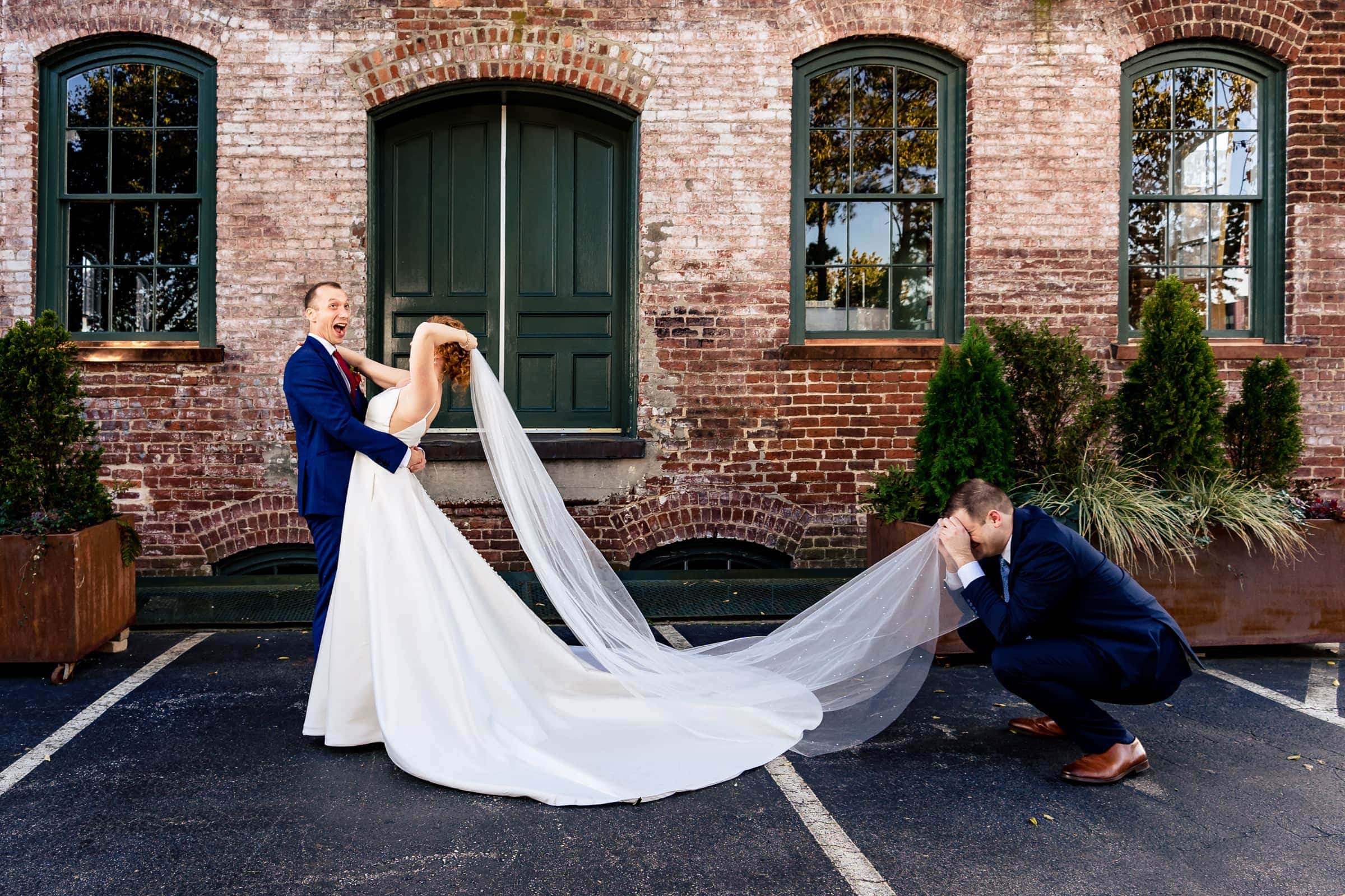 Elon wedding party - the couple met at Elon University, and most of their wedding party also went to Elon | Photos by Kivus & Camera