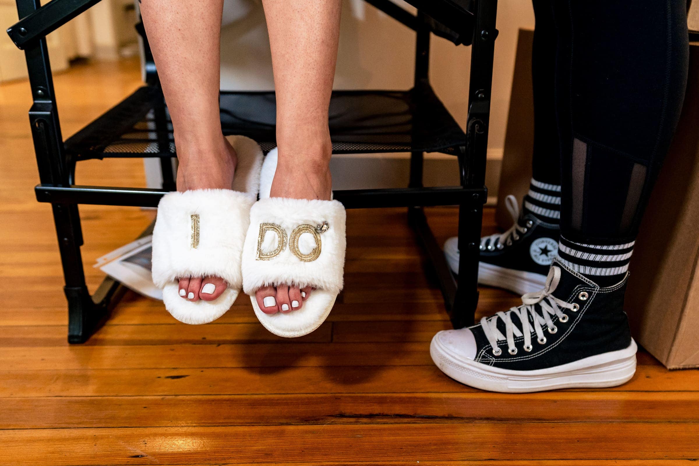 bride wears the cutest fuzzy I Do slippers on her wedding day | Kivus & Camera