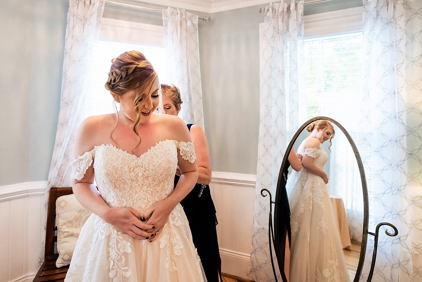 getting ready photos at the Matthews House in Cary, NC