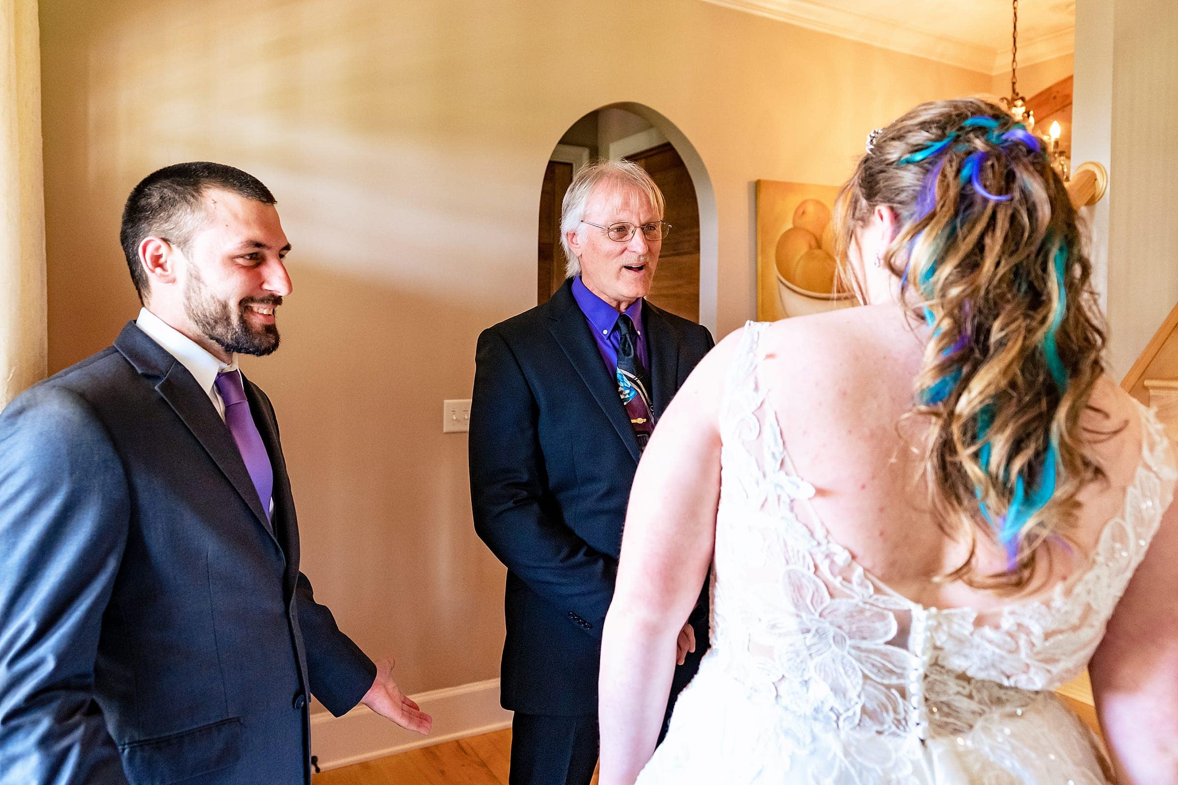 Bride's emotional first look with her father and brother | kivusandcamera.com