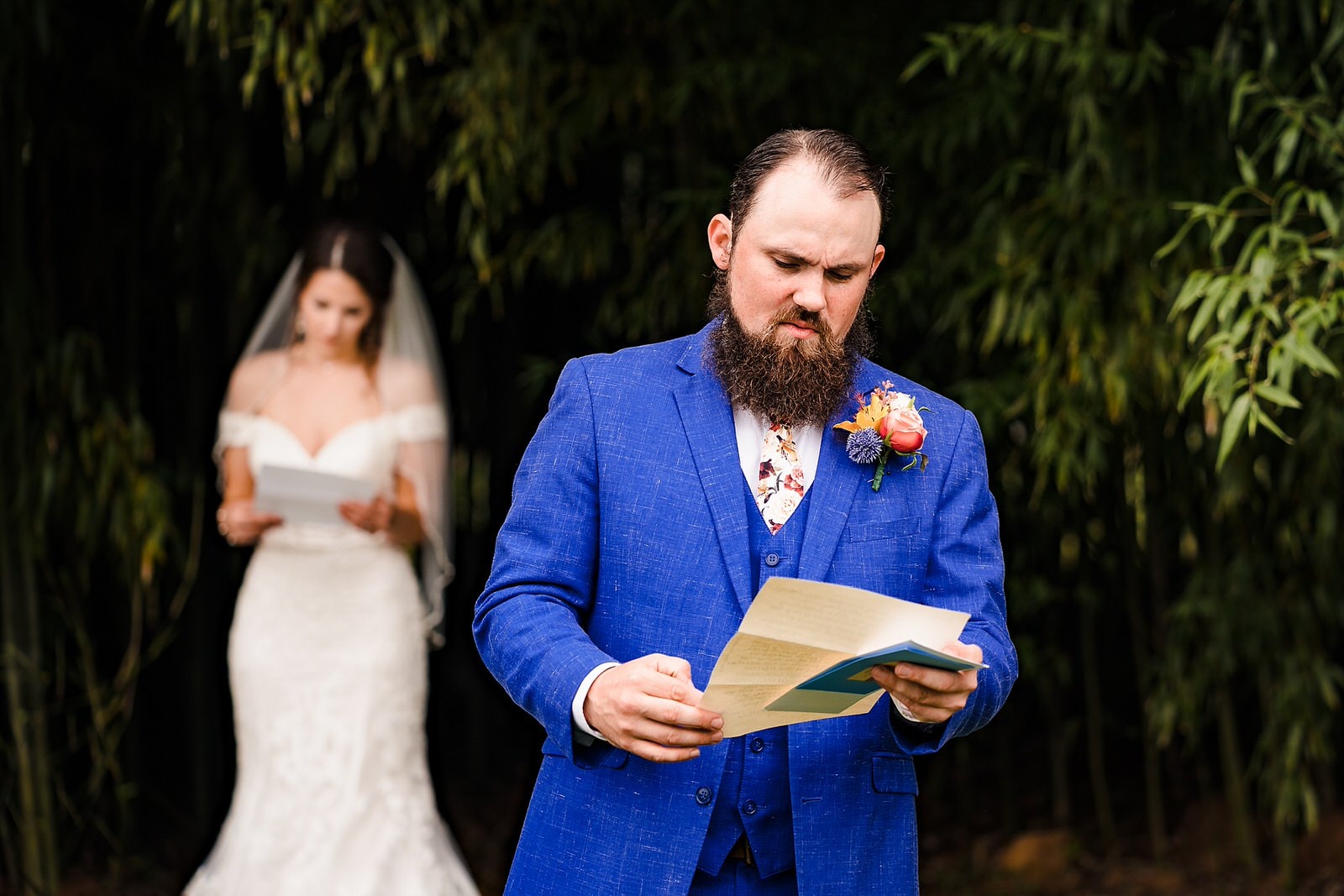 Bride and groom exchange letters before the ceremony, without the groom seeing the bride