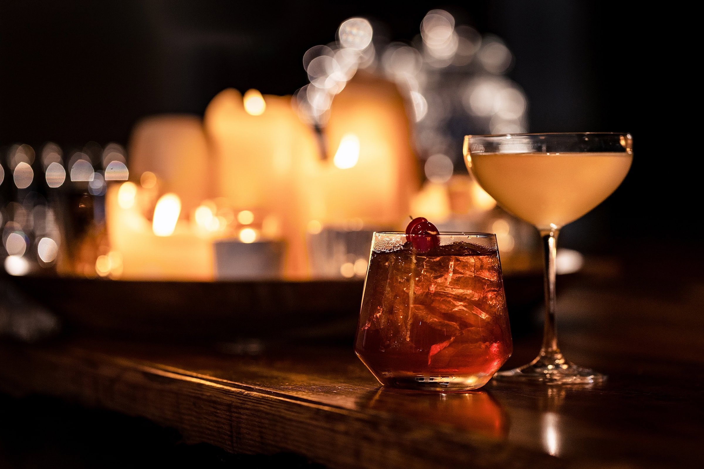 Are you going to have signature cocktails at your wedding? Here's an old fashioned and a French 75. Perfection!