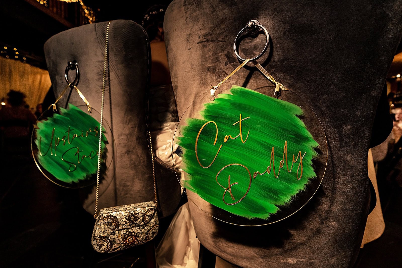 Gold and green details at a geode inspired wedding