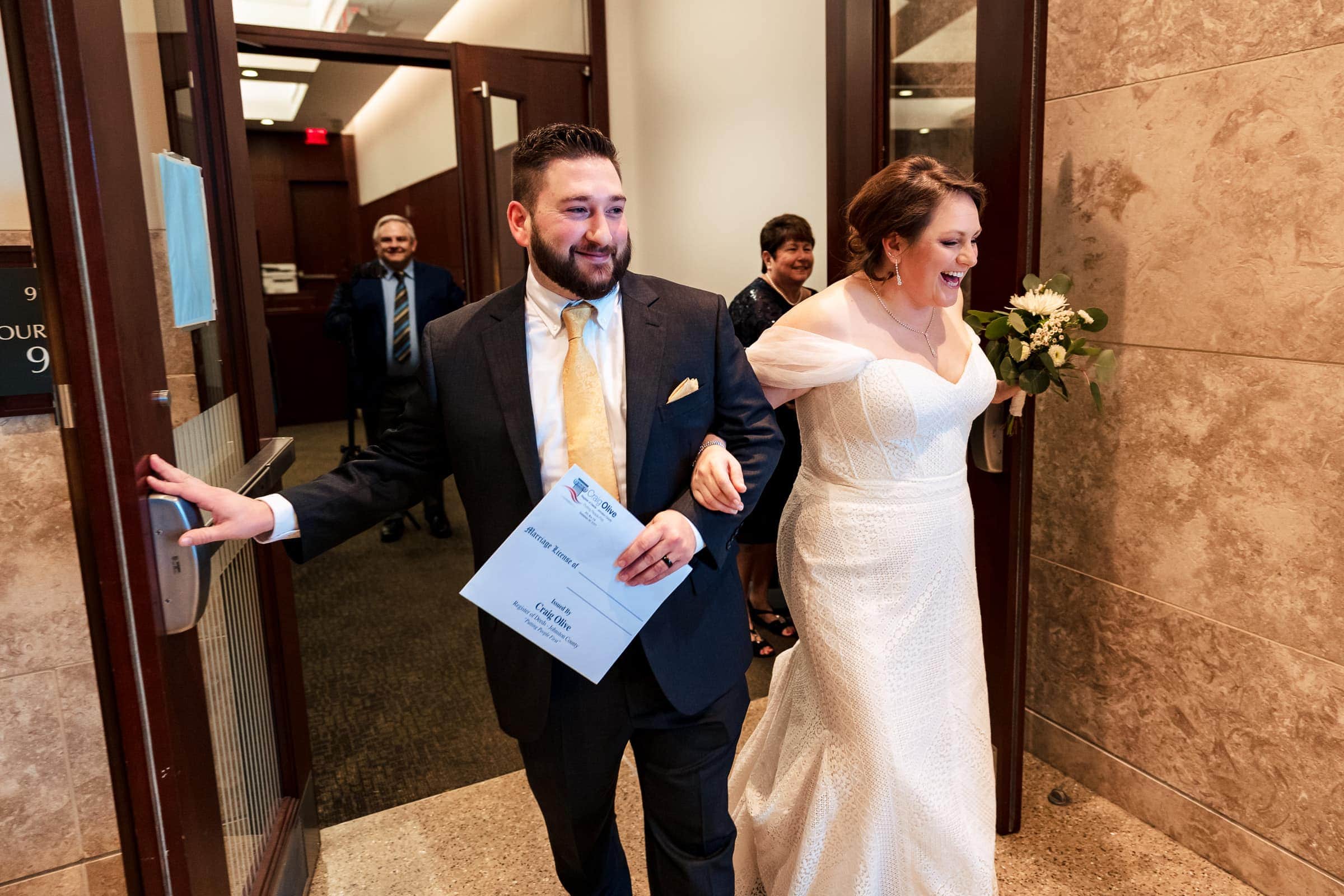 courthouse wedding photos by Kivus & Camera