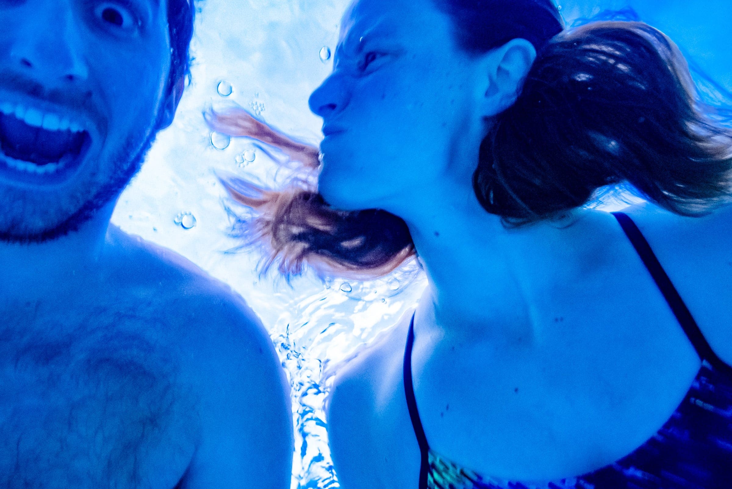 Love to swim? Jump in for a swimming pool engagement photo session | photos by Kivus & Camera