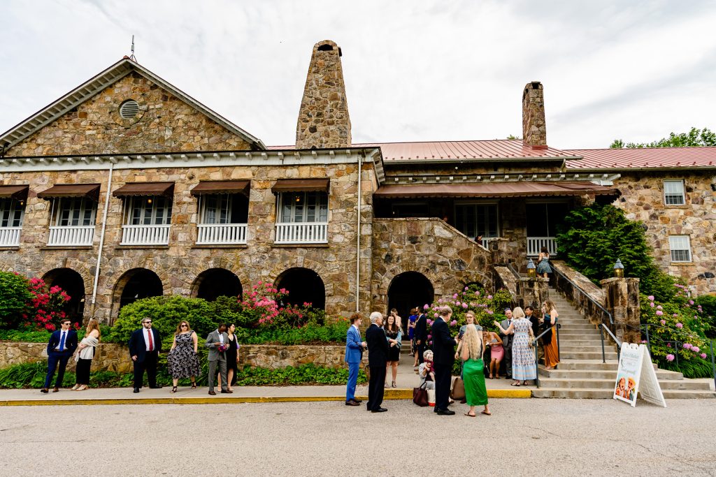 Mountain lake lodge is the perfect venue for your mountain lodge wedding